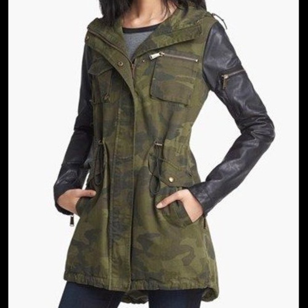 BCBGeneration CAMO AND FAUX LEATHER HOODED JACKET